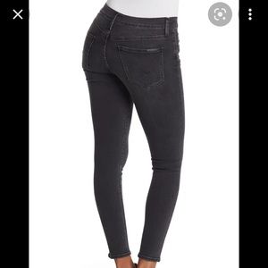 Hudson midrise ankle Natalie crop jeans. Inseam 26”. Rise 9”.
